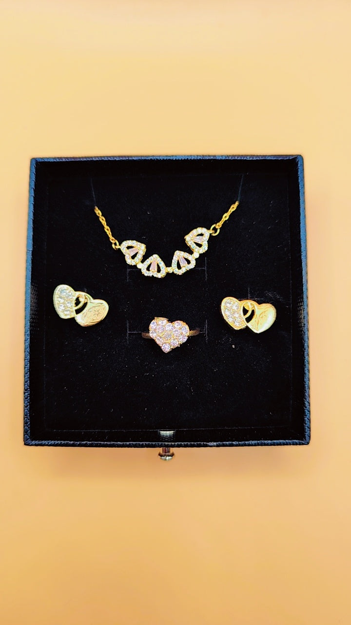 Coffret de Rose Éternel avec Collier à 4 Coeurs